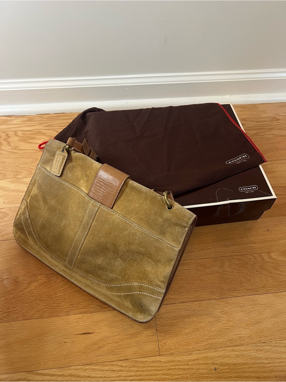 VTG Coach Y2K Soho Tan Suede Large Flap Shoulder Bag 9664 - Full Set W/ Box! - Picture 3 of 14